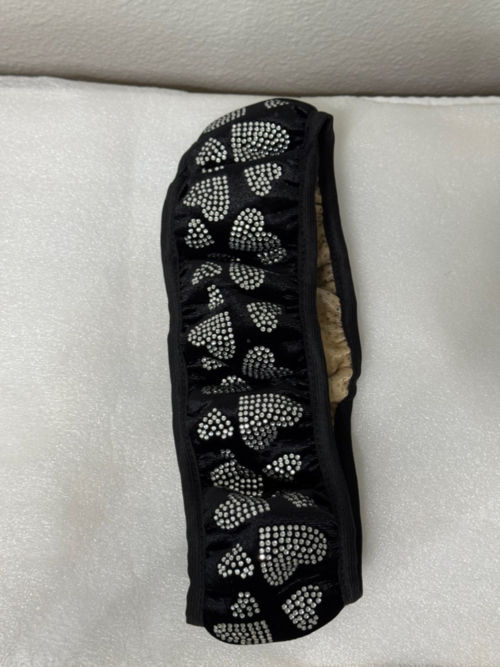 🖤✨ Black Velvet Steering Wheel Cover with Rhinestone Hearts - Picture 6 of 8